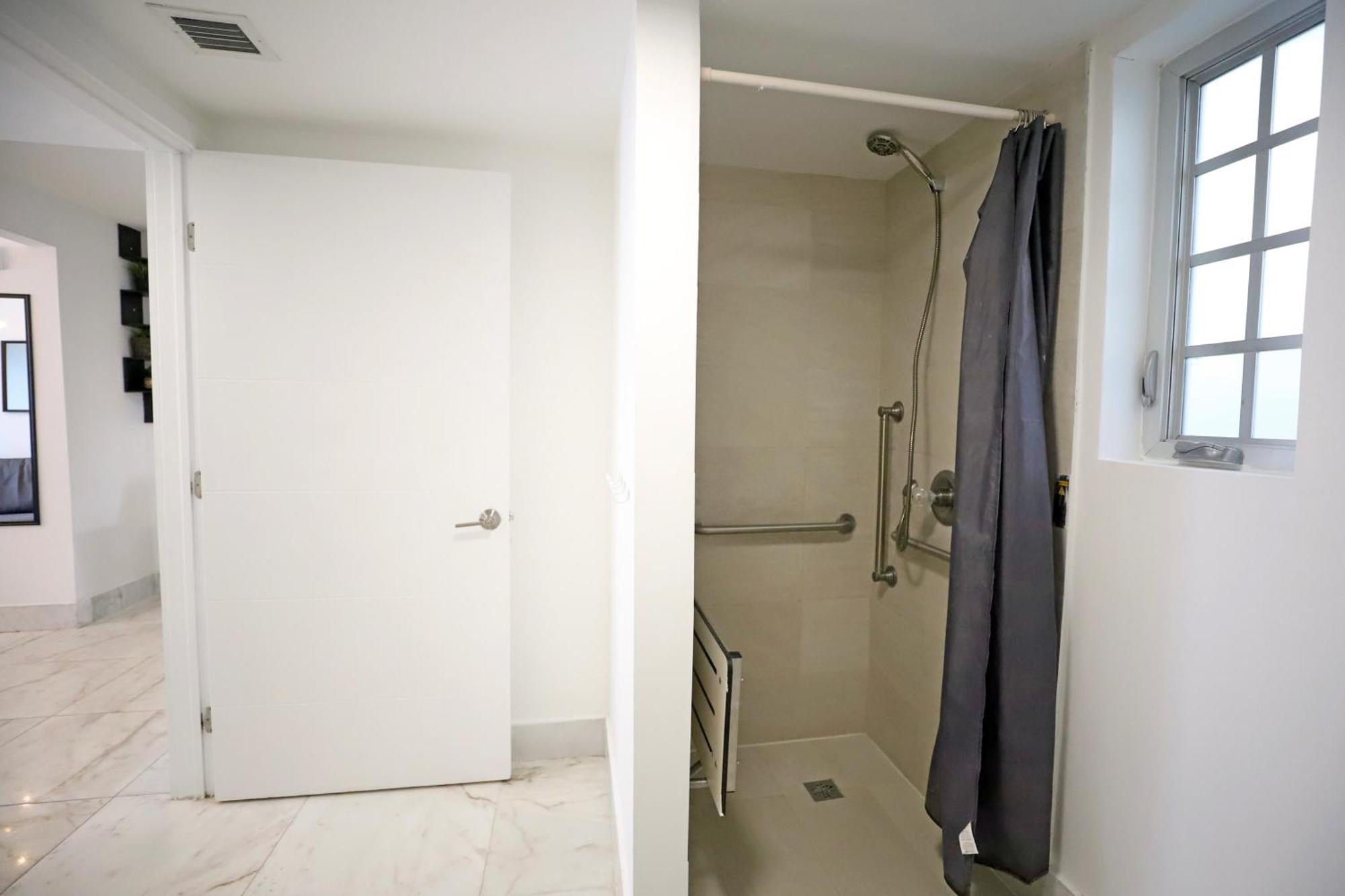 South Beach 2 Bedroom Family Pet Friendly Apartment With Free Parking On Premise Miami Beach Bagian luar foto